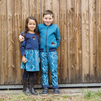 Langarm Kleid mit ausgestelltem Rock